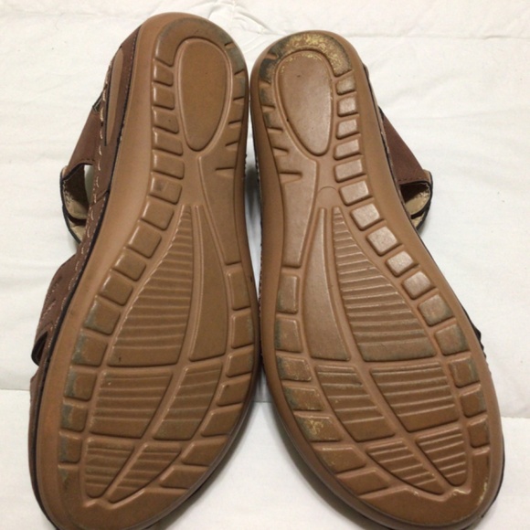 Luo ge sandals. Size 8.5. So lightweight and great cushion - Picture 8 of 8